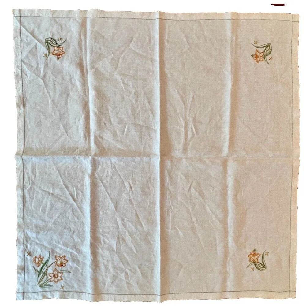 VTG Linen Tablecloth sq 32 x 32 Embroidered With Daffodils Farmhouse Cottage